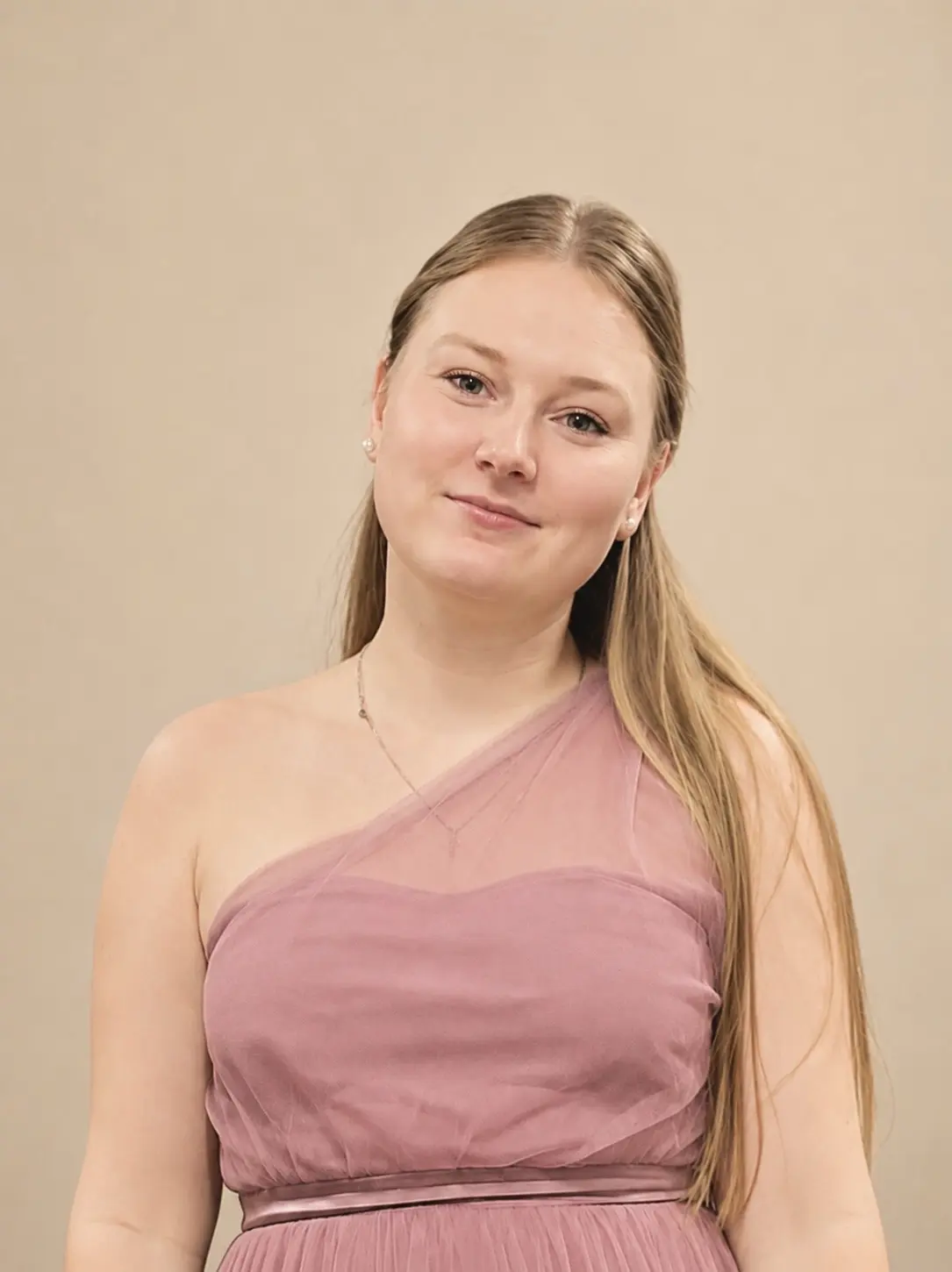 Portrait of Katerina Mäenpää in a pink dress, waist-up